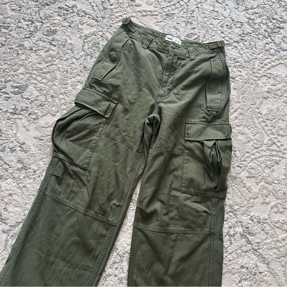 Aritzia TNA Supply Cargo Pants Straight Leg Army Green Size 2 Women’s Adjustable - Picture 3 of 8